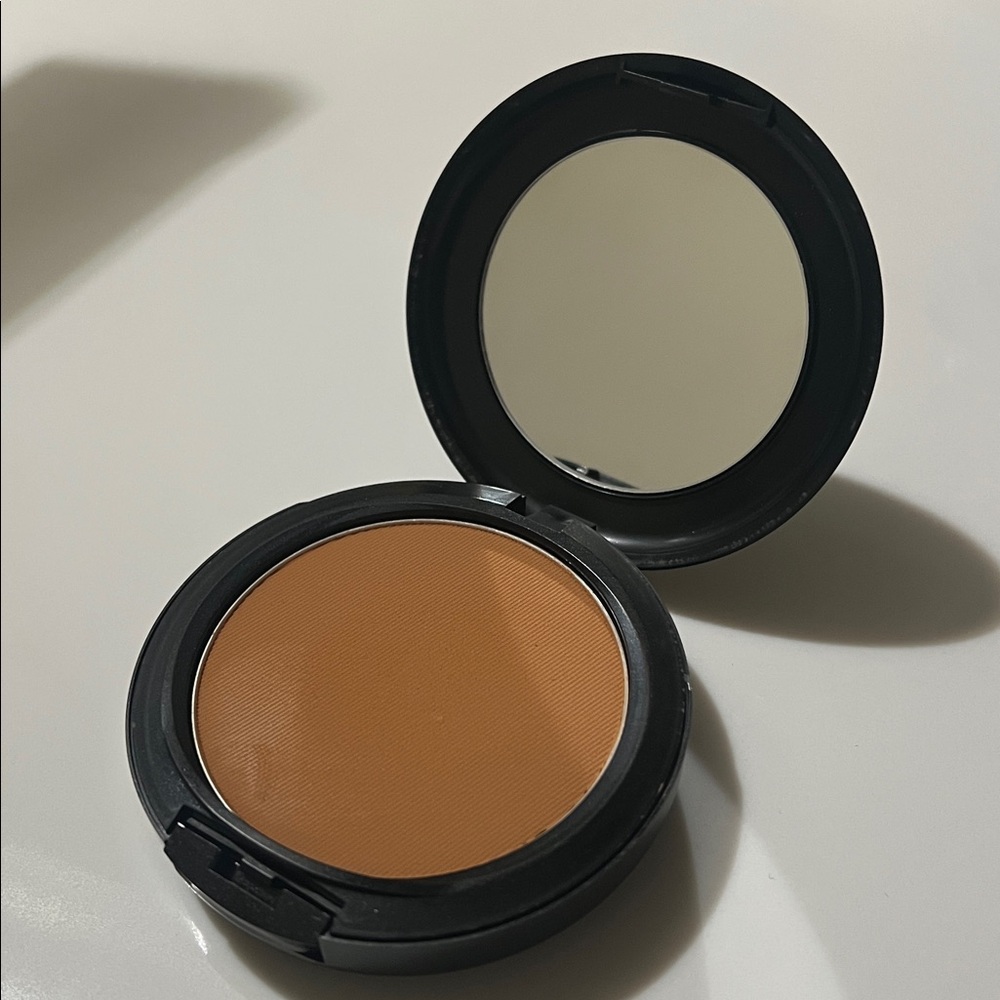 MAC studio Fix NW44 - Picture 2 of 7
